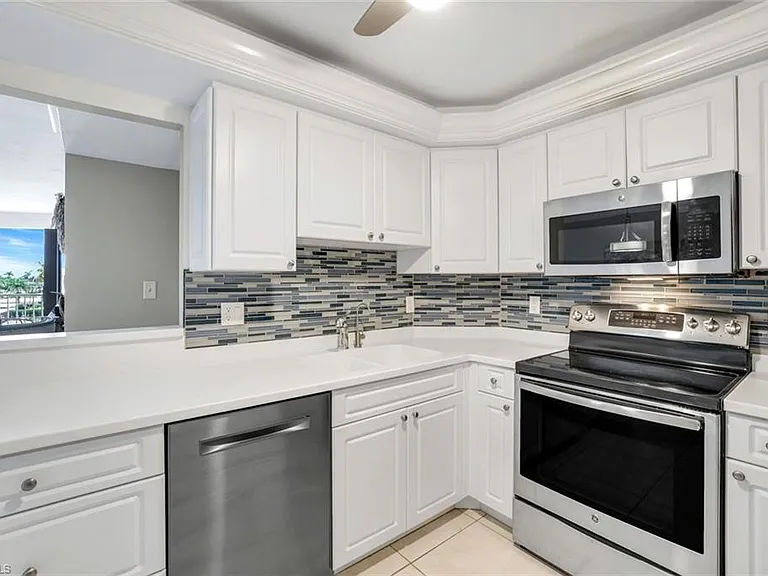 260 Seaview Ct #407 — Photo 7