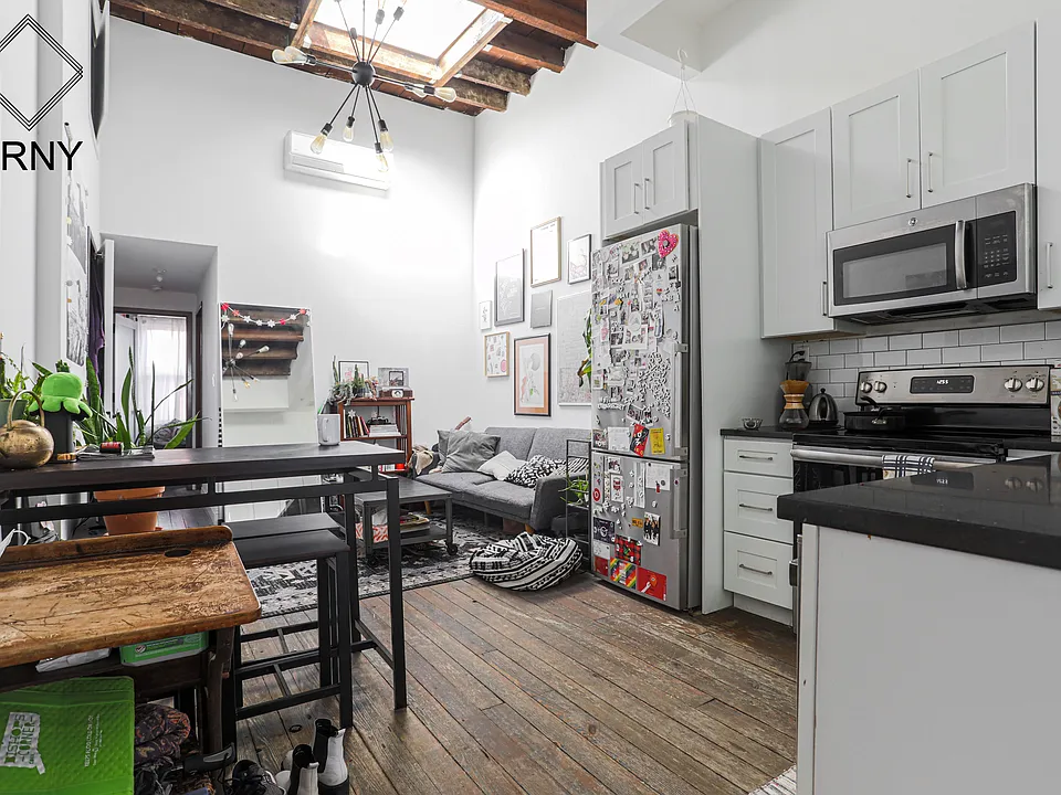 212 Freeman St #3L
