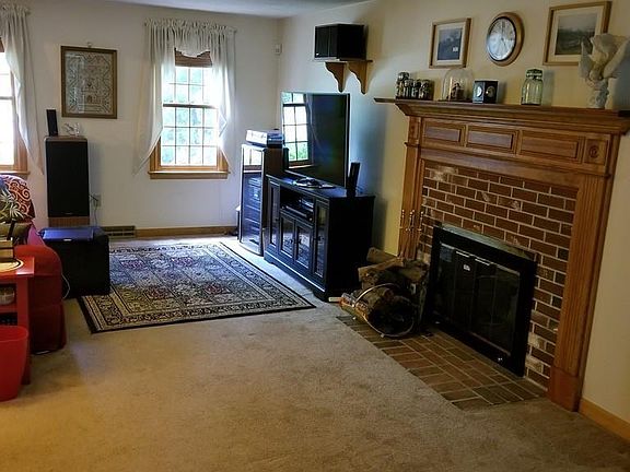 2nd image of 85 Auburn St