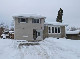 20 Meadowland Ave #B, Barrie, ON L4N2Y4