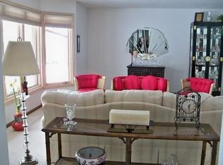 8851 Greenhill Ln, Greendale, WI 53129