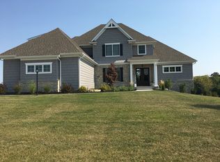 29 Pebble Creek, Le Claire, IA 52753