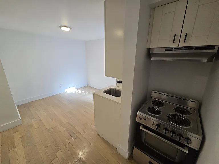 137 W 137th St #1C — Photo 6