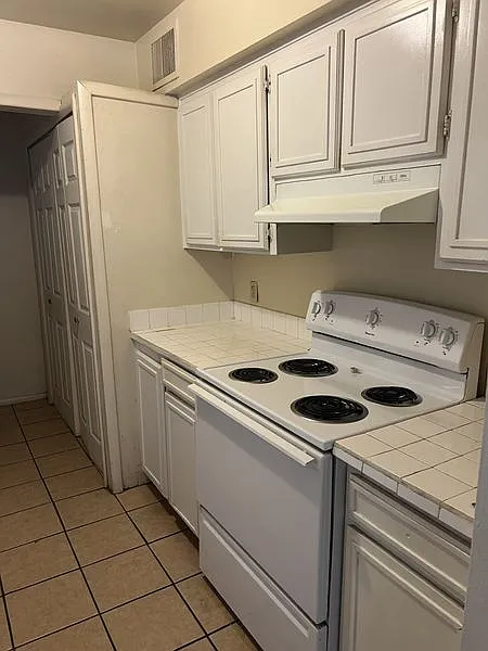 2 bed, $1,095 — Photo 2