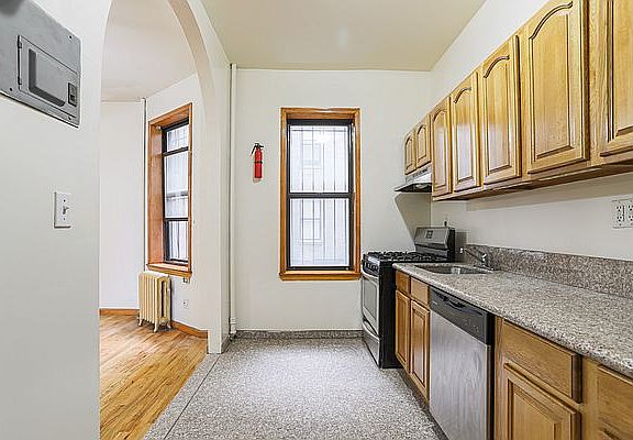 3rd image of 516 Eastern Pkwy APT 3A