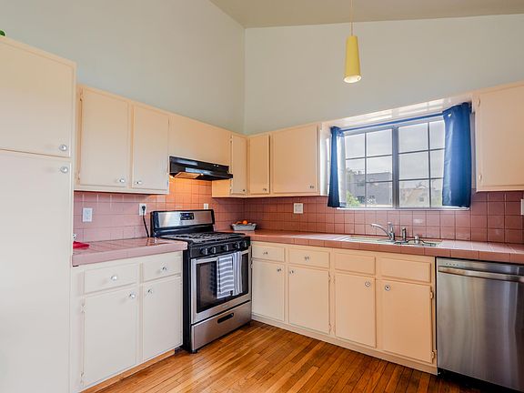 Great gourmet cooking/dining area