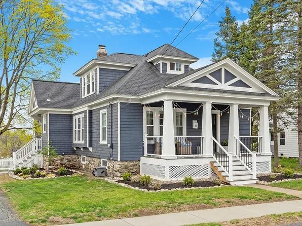 33 Buckingham Rd, North Andover, MA 01845