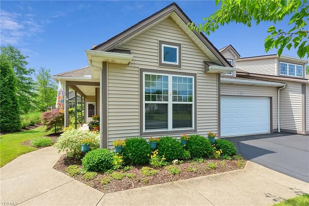 2180 Southampton Ln photo 1