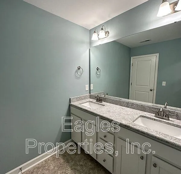 451 Fallingbrook Dr — Photo 26