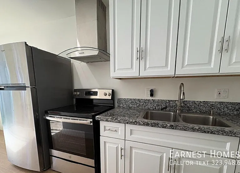 15242 Morrison St — Photo 25