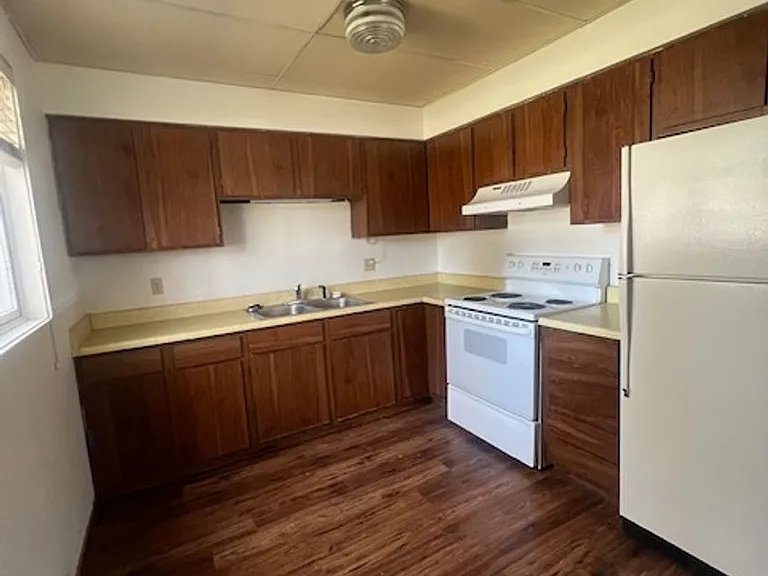 201 E Washington St #3 — Photo 1