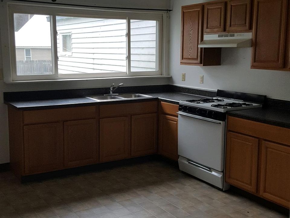 2nd image of 9 Center St
