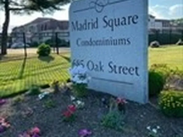 685 Oak St #85, Brockton, MA 02301