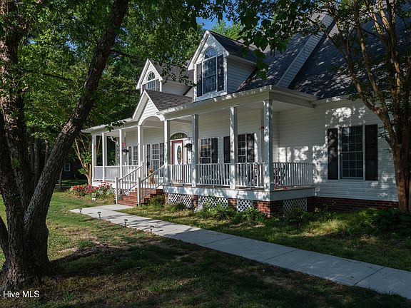 3rd image of 3655 Hillcrest Drive