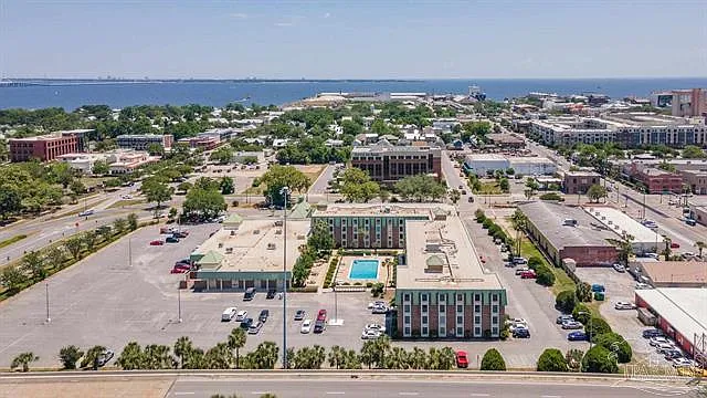 Bird's eye view and location in downtown Pensacola