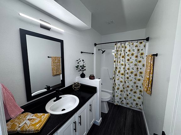 3rd image of 3101 Lori Pl NE
