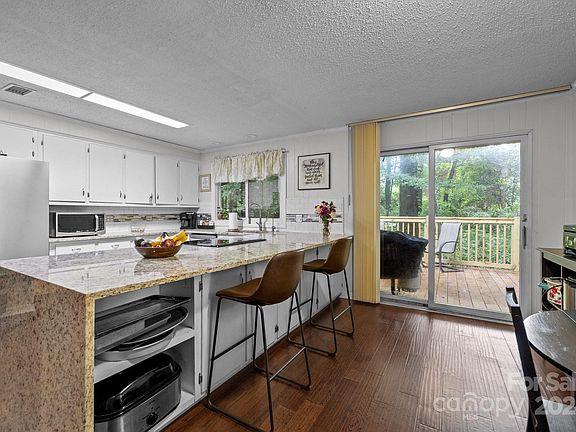 5th image of 8040 Cedarbrook Dr