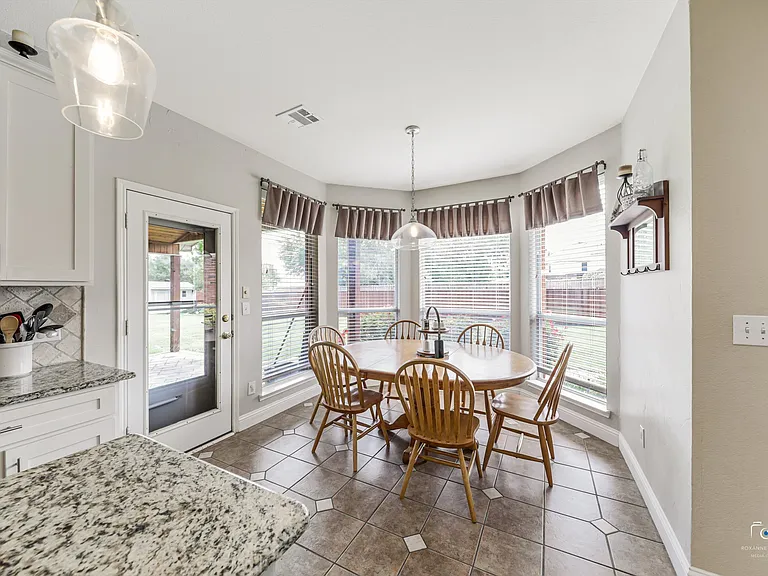 9921 Sean Dr — Photo 6