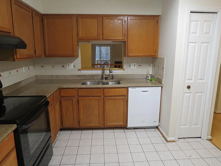 13671 Cedar Creek Ln — Photo 15