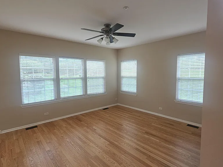 6085 Delaney Dr — Photo 2
