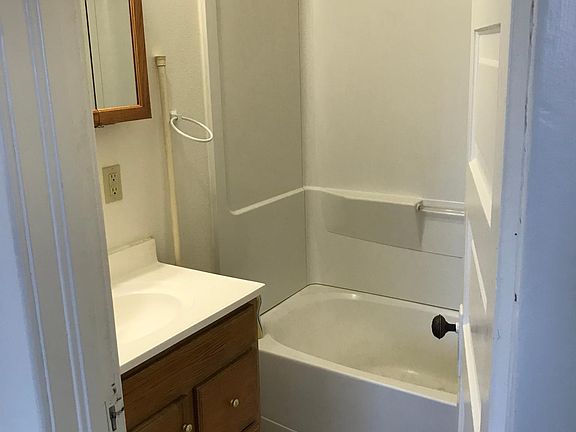 5th image of 510 E 17th St