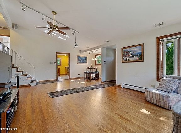 3rd image of 1219 Longmeadow Dr
