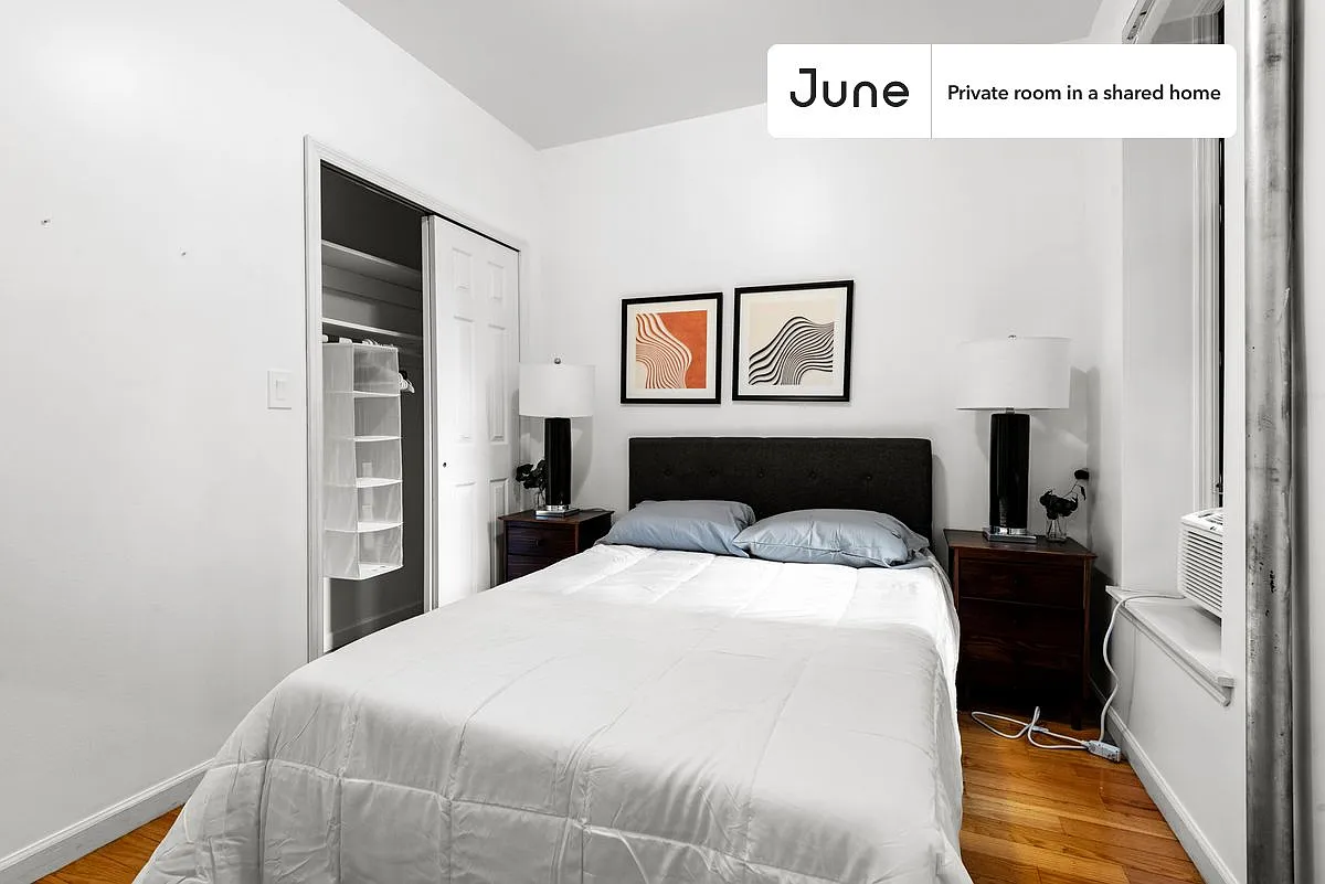 Queen bedroom in 3 bed/1 bath home in Chinatown #1760 B — Photo 1