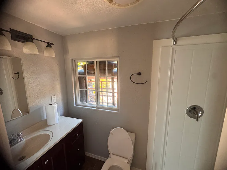 1341 E 4th St E — Photo 10