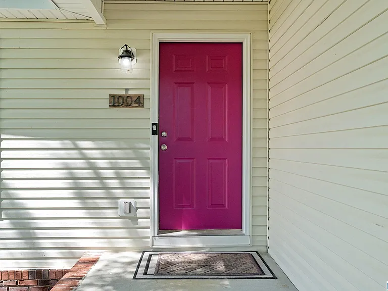 1004 W Walnut St — Photo 5