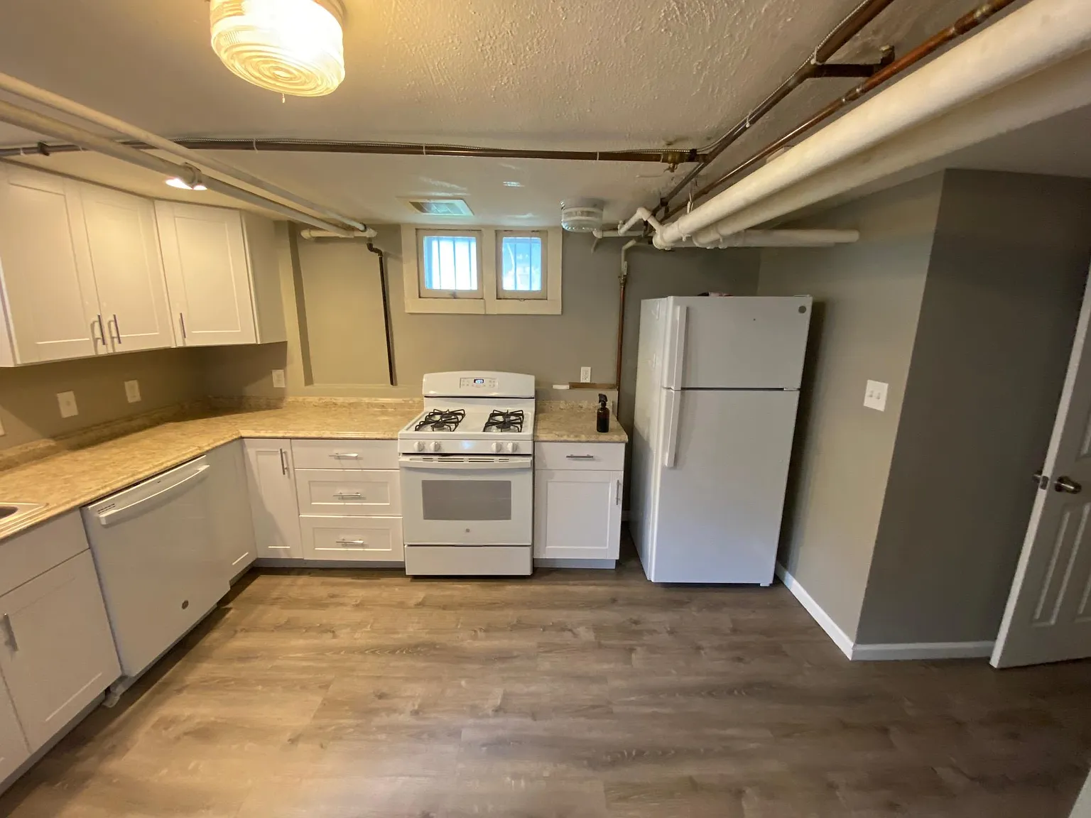 1 bed, 750 sqft, $1,200 — Photo 3