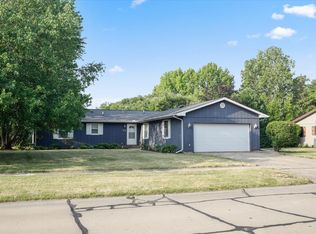 313 Arbours Dr, Savoy, IL