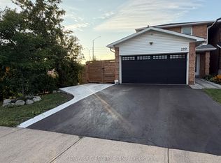 222 Simmons Blvd, Brampton, ON L6V 3Y1