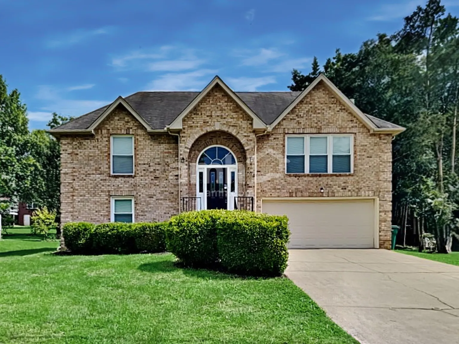 3 bed, 2.0 bath, 1720 sqft, $2,230 — Photo 1