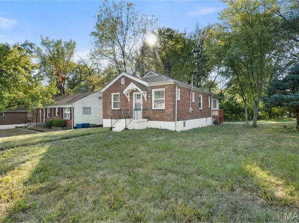 10197 Green Valley Dr, Saint Louis, MO 63136