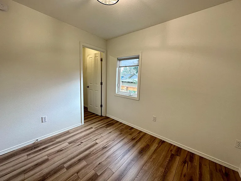 712 NE 2nd Ave — Photo 6
