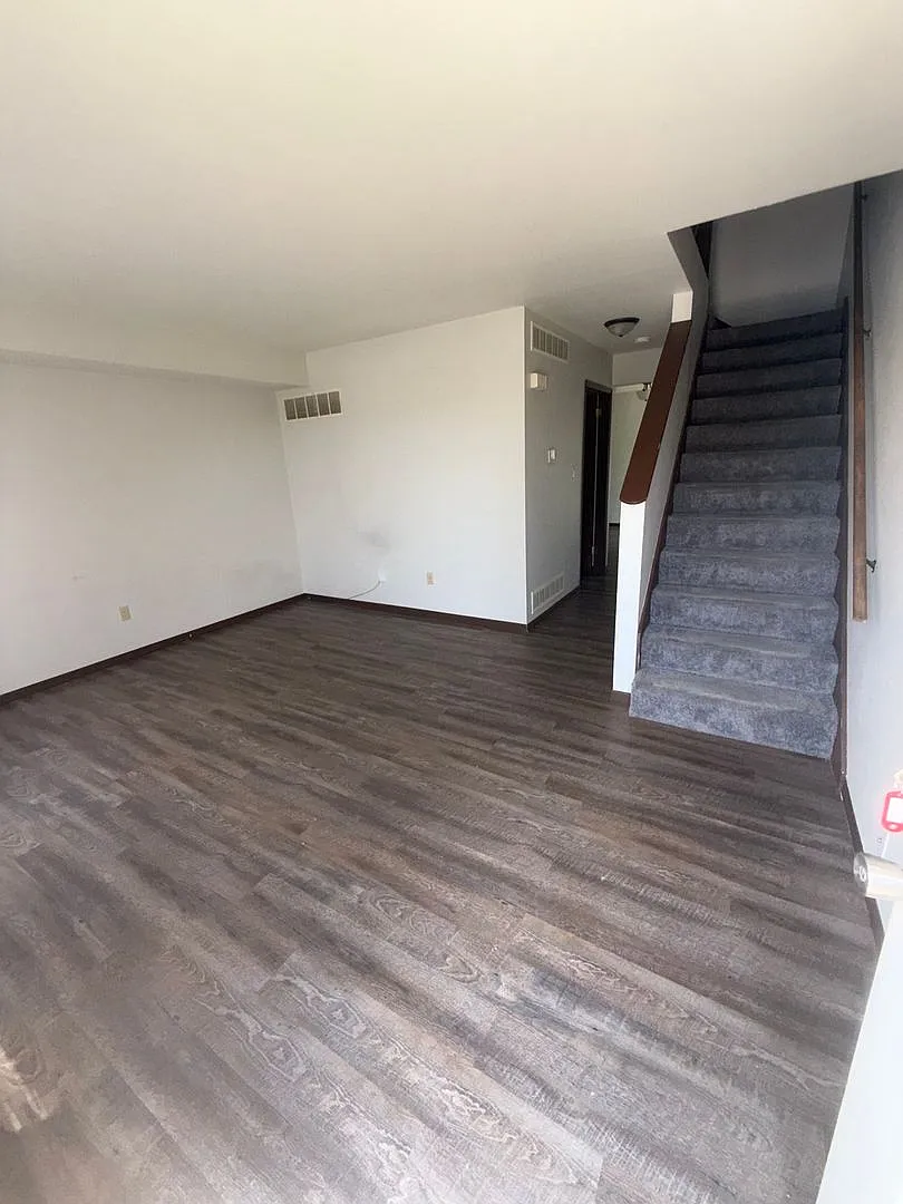 Beautiful Townhouse in Arnold! — Photo 2