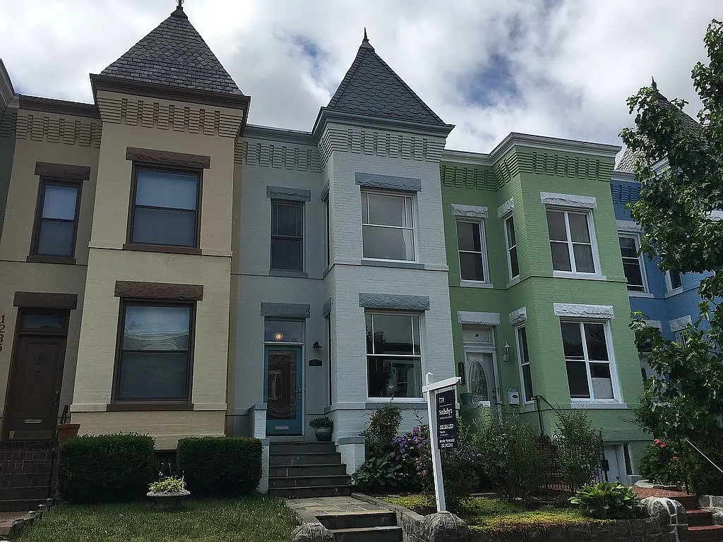 1233 E St NE photo 1