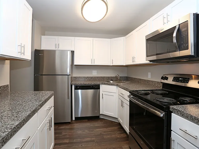 965 ELMS Apartments — Photo 9
