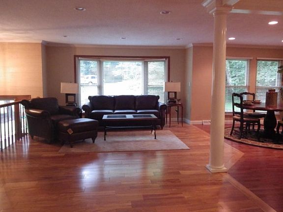 3rd image of 300 Trossachs Ln