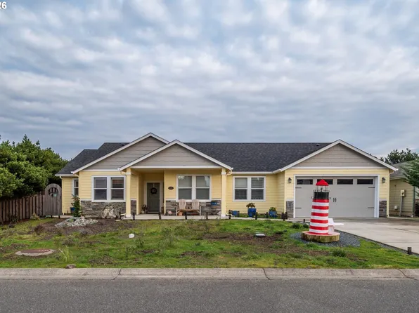2953 Spinnaker Dr, Bandon, OR 97411
