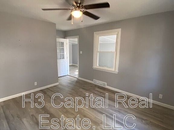 5th image of 107 E Emily St