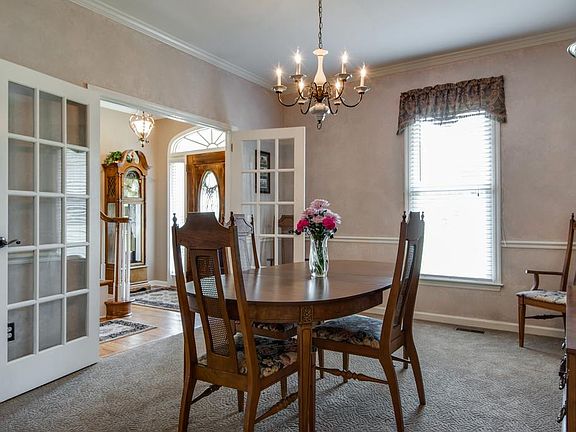 5th image of 124 Medford Pl