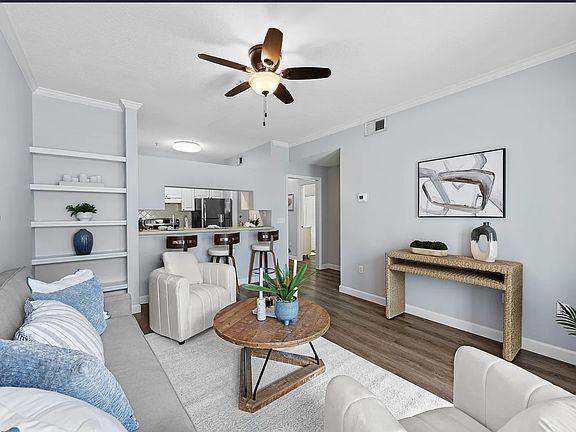 2nd image of 800 S Dakota Ave #200