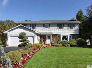77 Highwood Rd, Oyster Bay, NY 11771