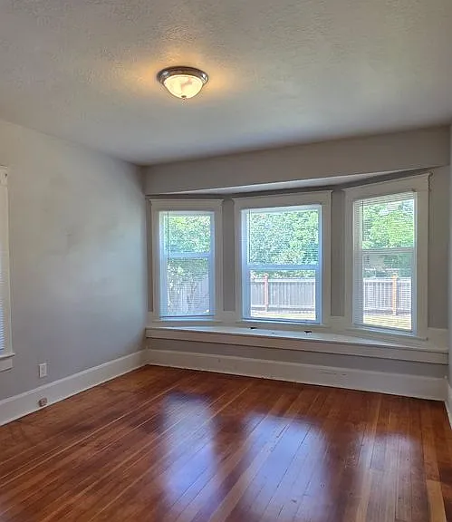 1190 Alder Dr NE — Photo 3