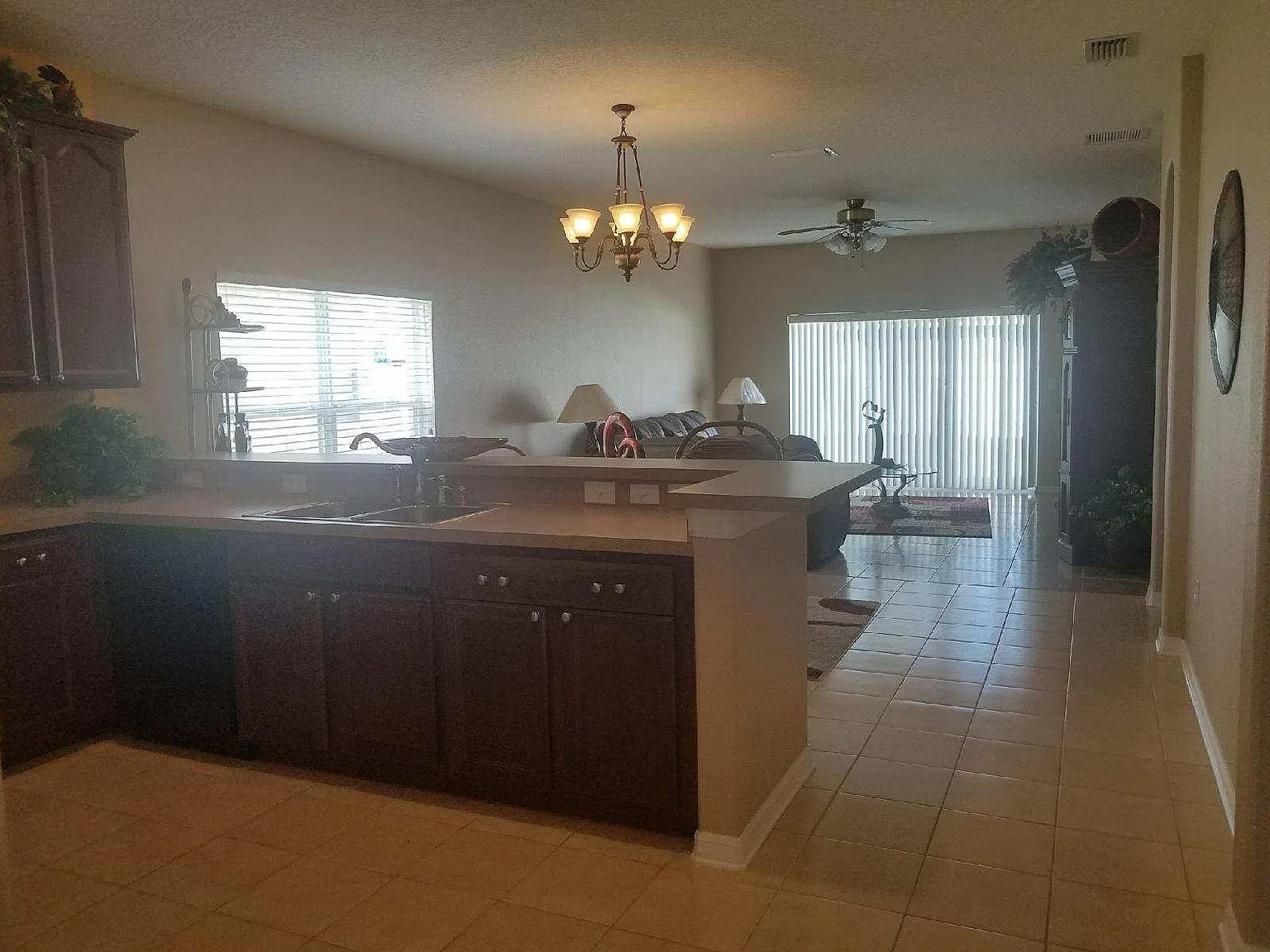 3 bed, 1860 sqft, $2,380 — Photo 2