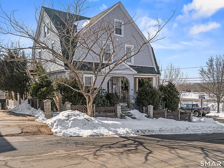 94 Neptune Ave — Photo 3