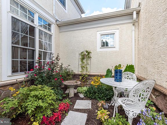 4th image of 279 Goldenrod Dr