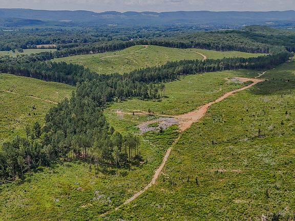 3rd image of 8 Back Valley Rd