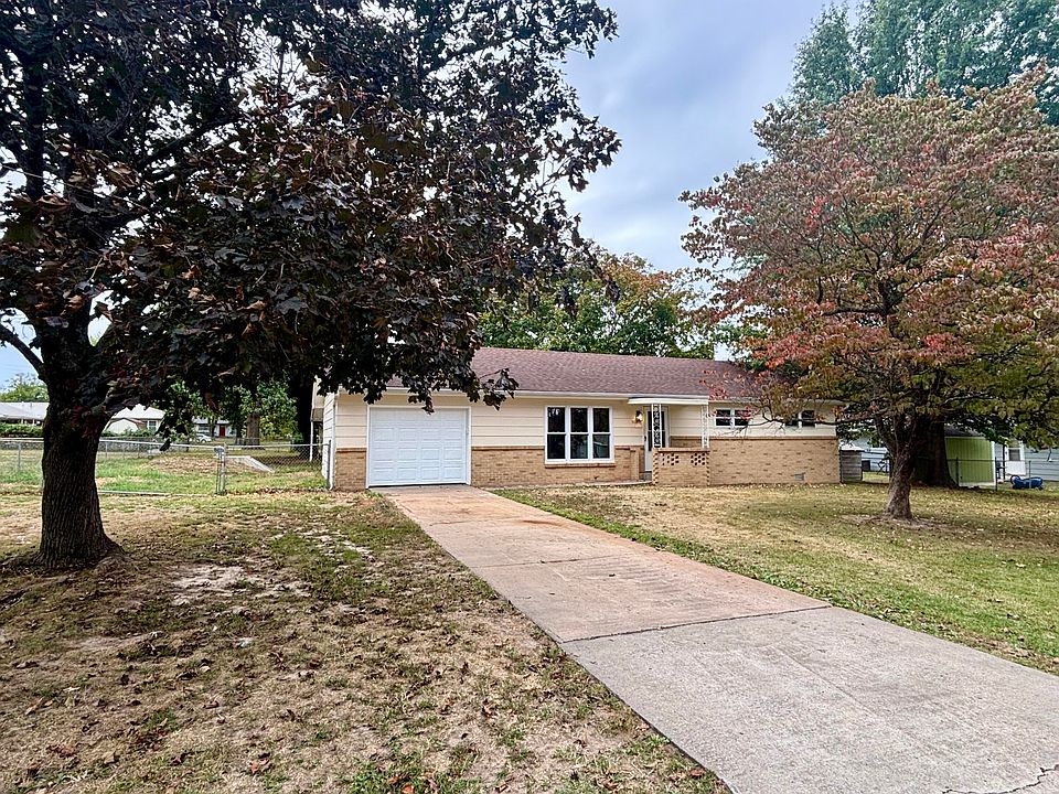 1st image of 908 W Elm Street
